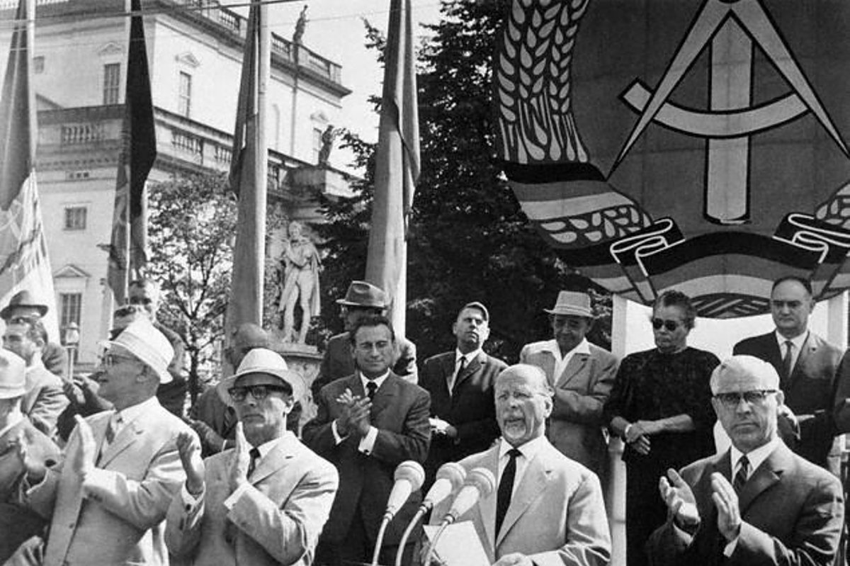 подросковый нудизм Хрущевки, колбаса, нудизм. Как была устроена жизнь в ГДР, витрине социализма - Delfi RU