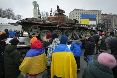 Ukrainos kariuomenės sunaikintas rusų tankas T-72B Taline.