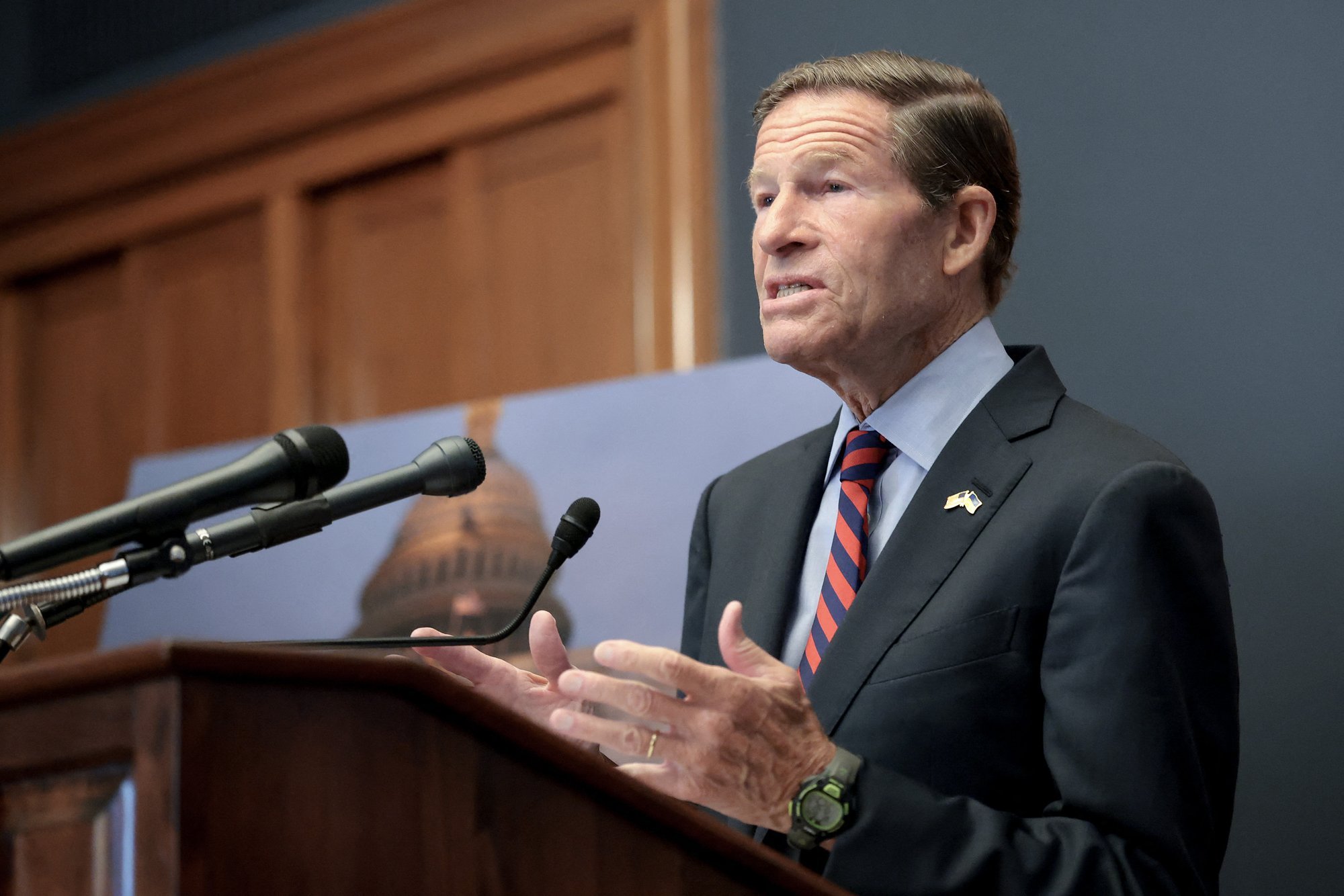 U.S. senator urges faster approval of “hellish” sanctions on Russia