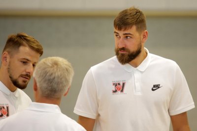 Jonas Valančiūnas krepšinio stovykloje Kaune