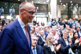 Naujoji Merzo vyriausybė darbo nepradės