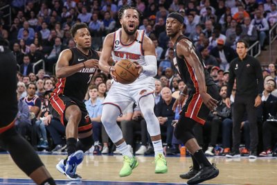 Jalen Brunson (centre), Kyle Lowry (kairėje), Jimmy Butler (d)