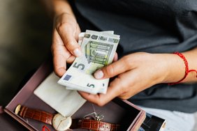 Įtampa dėl JAV muitų ir planuojamos mokesčių pertvarkos kyla: Finansų ministerija teigia vertinusi jos poveikį ekonomikai „normaliais“ laikais