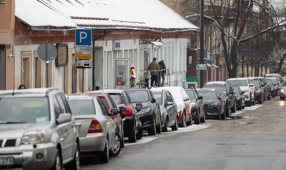 Patvirtintos naujos automobilių stovėjimo Vilniuje lengvatos ir įkainiai