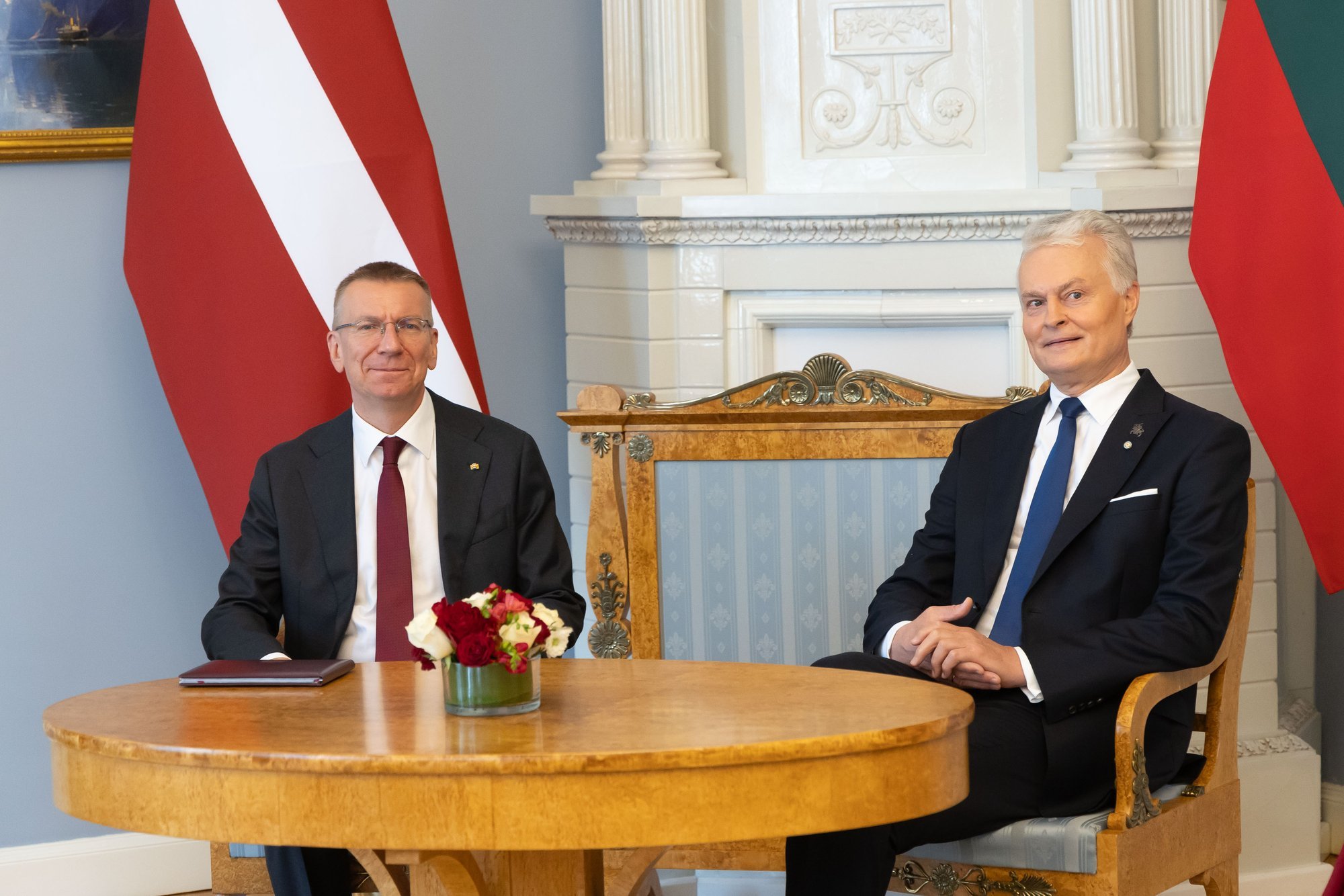 Nausėda and Rinkēvičs visit Klaipėda, tour LNG terminal and observe naval operation