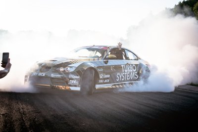 "Nemuno žiede" susirungė pajėgiausi šalies drifteriai. Pauliaus Rutkausko nuotr.