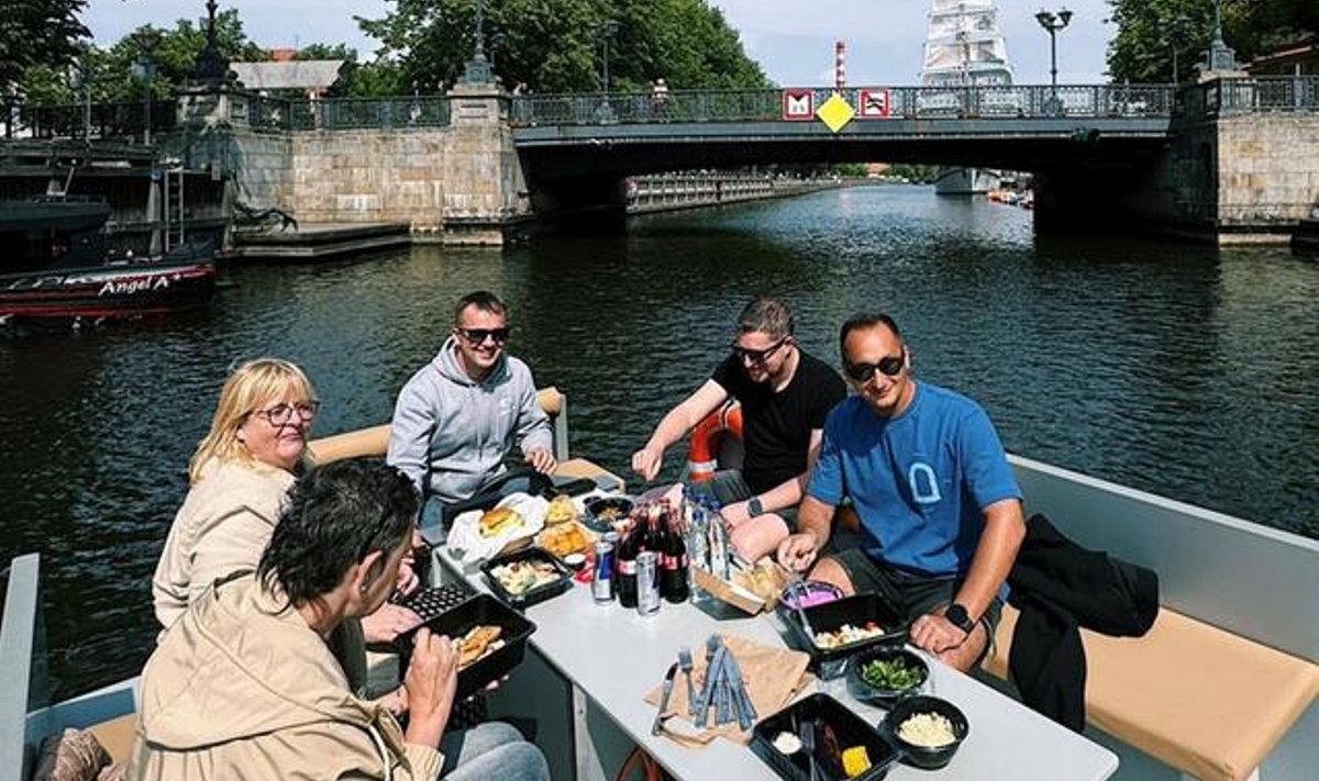 Klaipėdos Dangėje siūloma dar viena naujiena - upe plaukios ir stalai