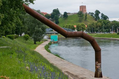 Vlado Urbanavičiaus skulptūra „Krantinės arka“