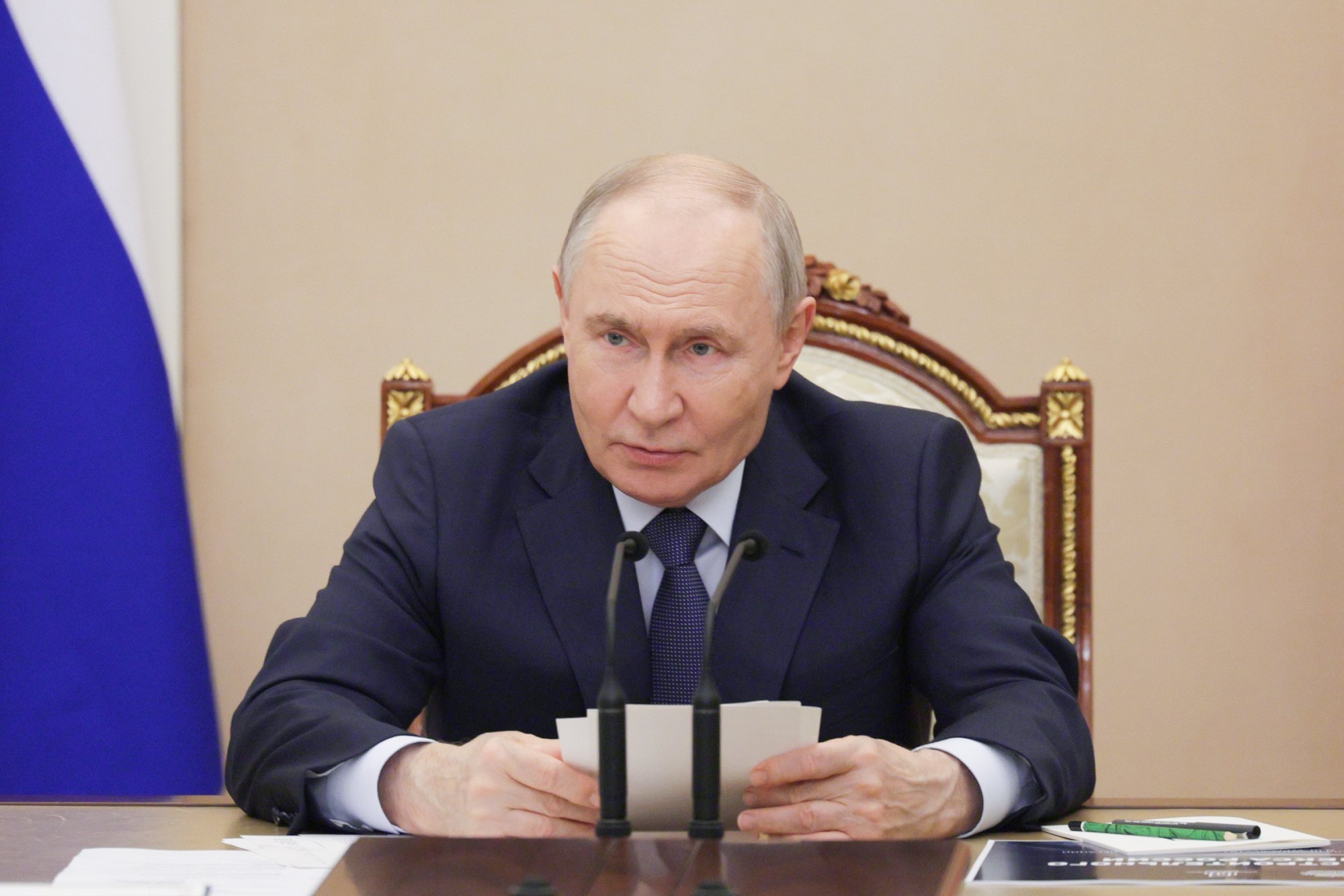 Putin seeks investment from Russian billionaires amid economic slowdown