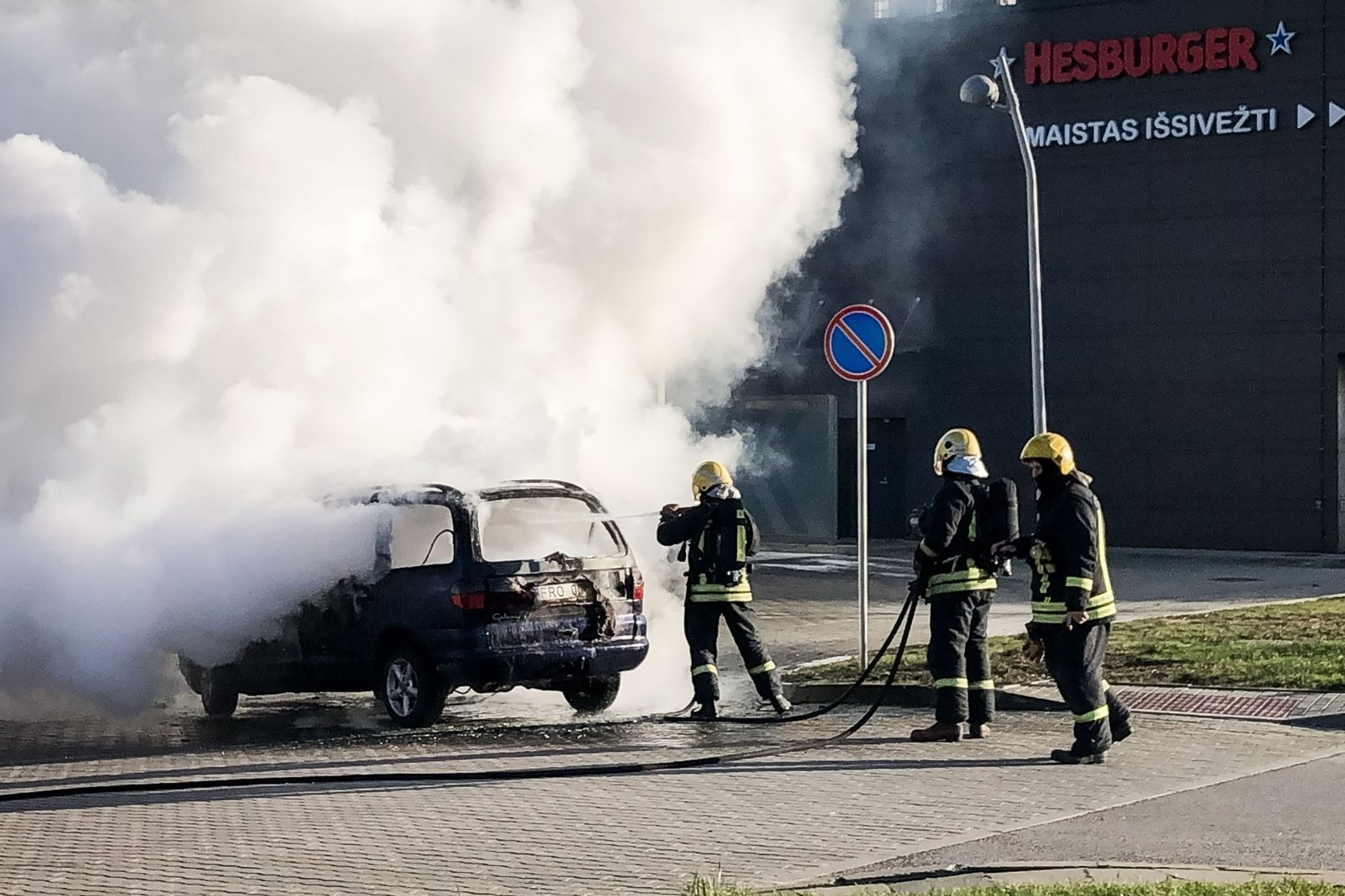 Drunk man suspected of setting two cars ablaze in Klaipėda