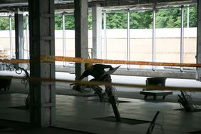 Vėjo gatvėje jauną statybininką nuo stelažų „nupūtė“ vėjas: švęs antrą gimtadienį