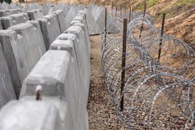 Rūdninkų poligone pristatytas inžinerinių priemonių parkas