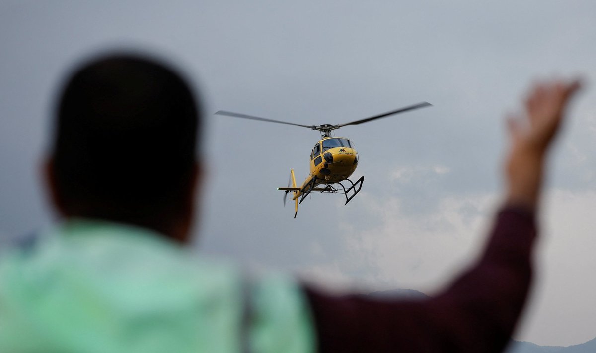 Nepale sudužo sraigtasparnis, žuvo pilotas ir keturi Kinijos piliečiai