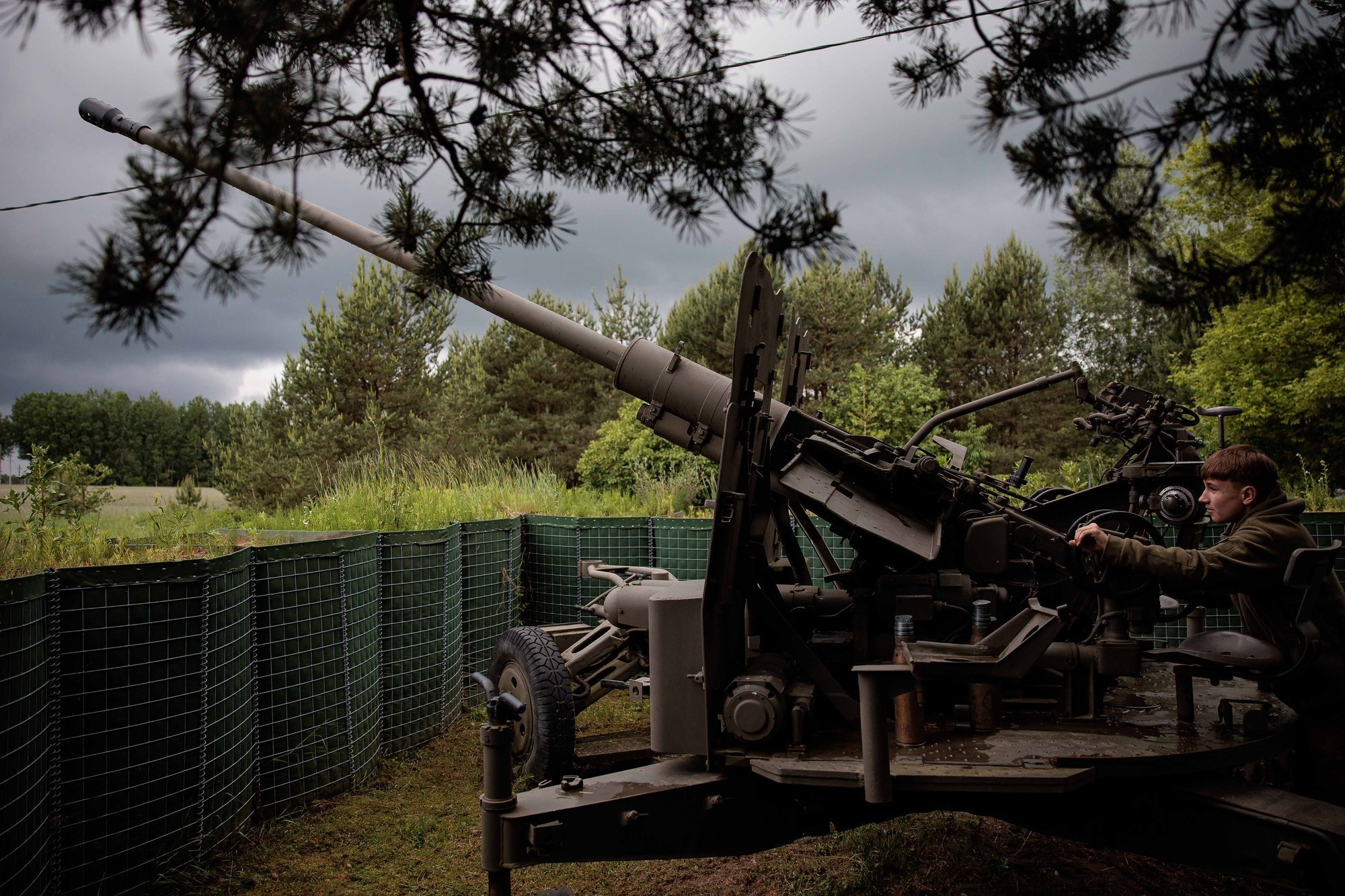 Government changes defense procurement rules: business has reservations