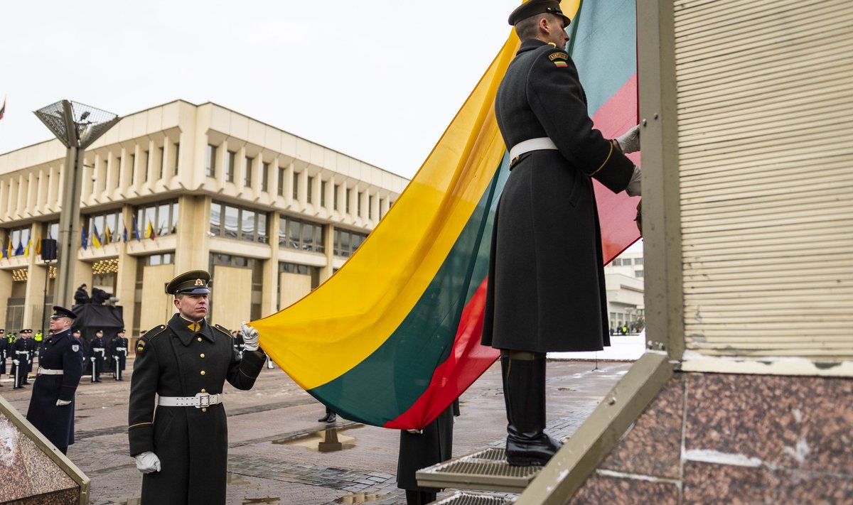 Vėliavos pakėlimo ceremonija Sausio 13-ąją Nepriklausomybės aikštėje 