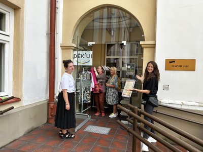 Vilniaus apskrities Adomo Mickevičiaus viešoji biblioteka - puikus pavyzdys, kaip gali derėti drabužių ir knygų mainai.