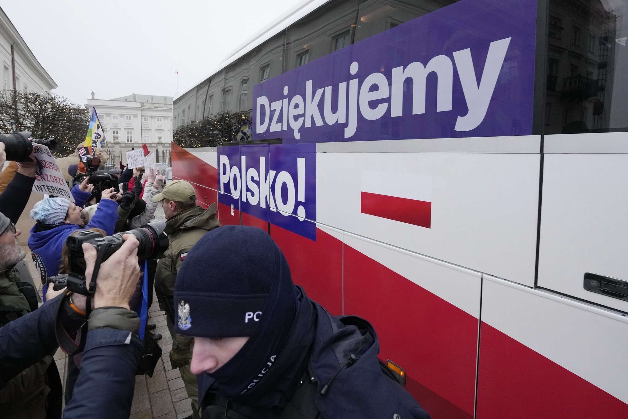 Aggressive Attack on Ukrainian-Speaking Teenagers on Polish Bus