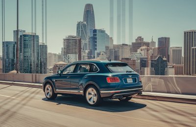 "Bentley Bentayga Hybrid"