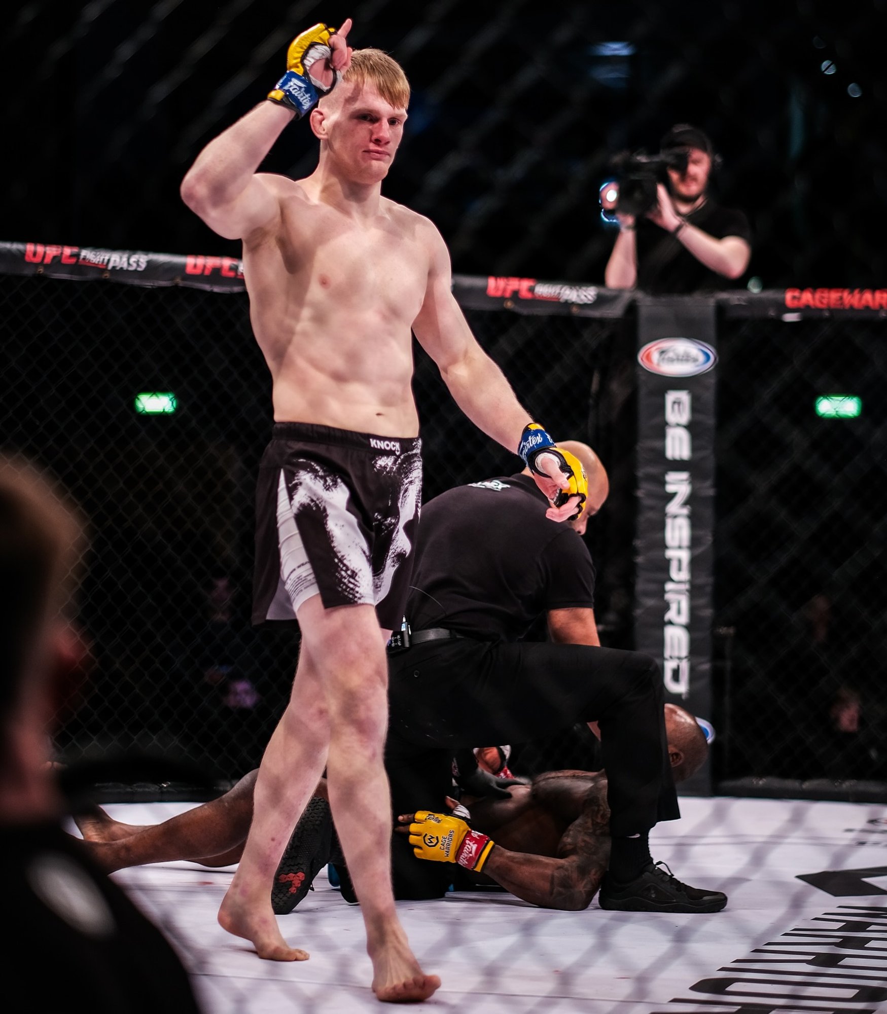 印象的なノックアウトのUFCドアはリトアニア人を壊しました：私はまだ同じ幼稚な情熱を燃やします