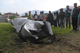 Pakistanas skelbia numušęs penkis Indijos lėktuvus 