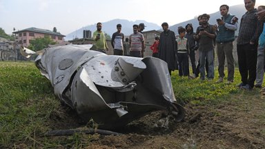 Pakistanas skelbia numušęs penkis Indijos lėktuvus 