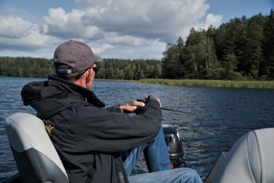 Rimas Ramonas spiningauja Avirio ežere