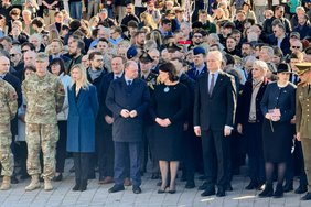 Tiesiogiai: pratybose žuvusių JAV karių pagerbimo ir išlydėjimo ceremonija