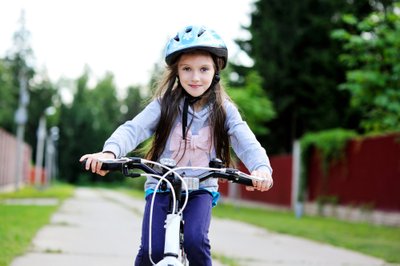 Dviračiai patenka į pavojingiausių priemonių trejetuką, tačiau dažniausiai traumos nutinka, kai nepaisoma saugumo.