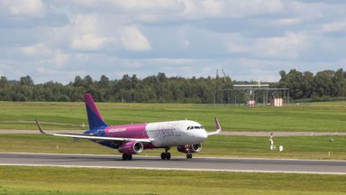 „Wizz Air“ stabdo skrydžius į Izraelį