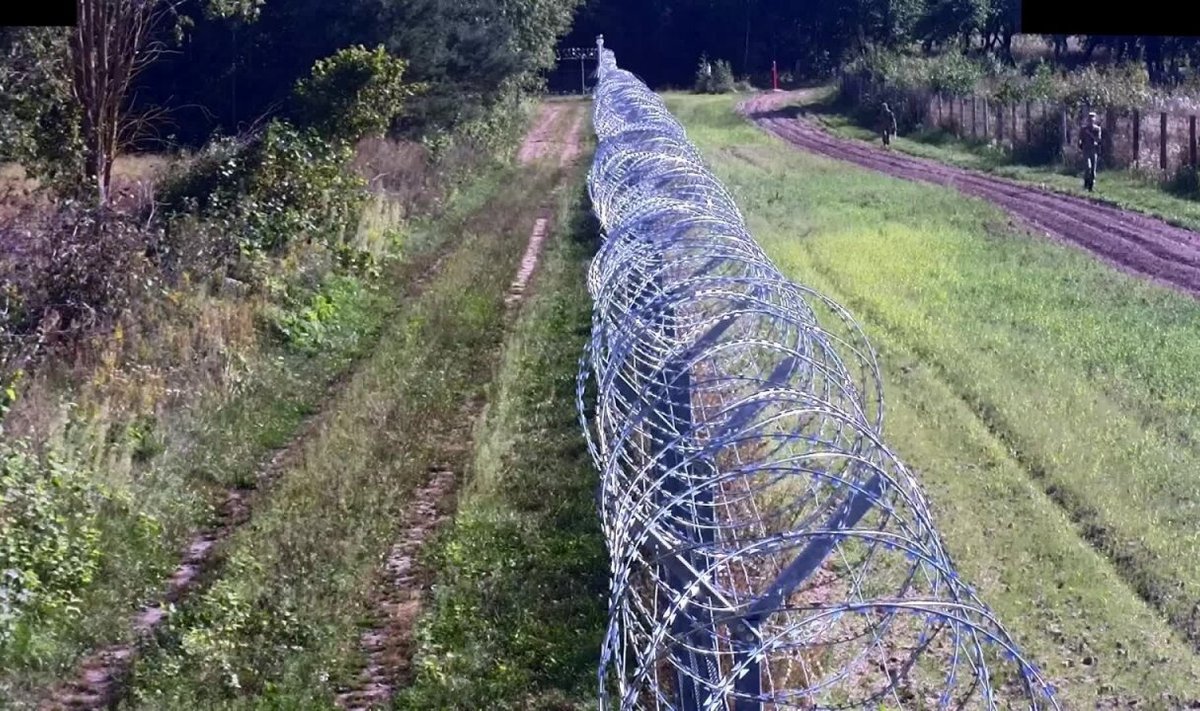 Naujas „ginklas“ Baltarusijos pasieniečių rankose – metalo žirklės mūsų koncertinai