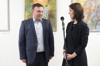 Edvard Keizik ir Edita Tamulytė, meno galerijos „Fojė“ kuratorė