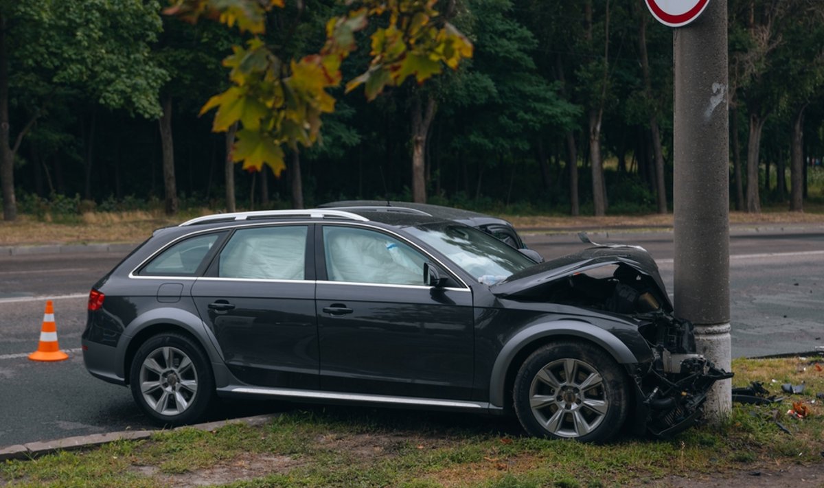 Daužtas automobilis