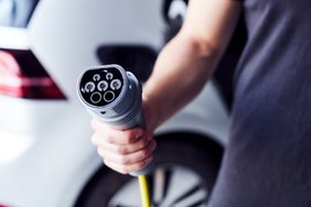 Elektromobilių įkrovimas Lietuvoje: vairuotojai laukia sprendimų, kurie sujungtų regionus ir šalis