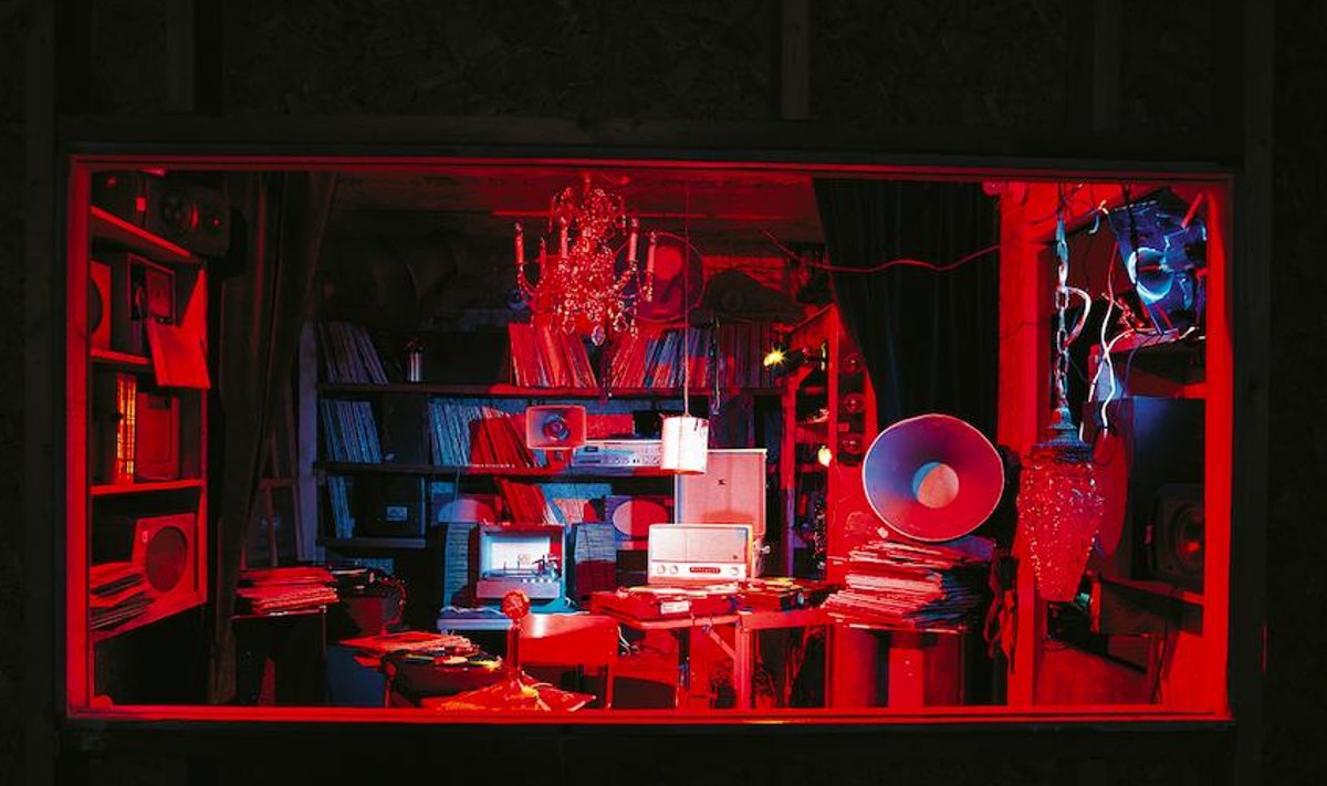 JANET CARDIFF IR GEORGE BURES MILLER (Kanada). Opera mažam kambariui, 2005