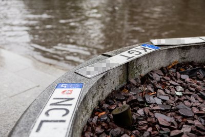 Per audrą pamesti automobilių valstybiniai numeriai