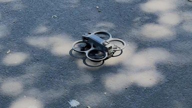 Vaizdo įraše matyti, kaip Sakramente policijos valdomas dronas nuginkluoja įtariamąjį