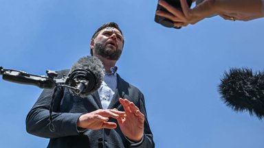 Vance’as įvardijo, ko artimiausiu metu dėl Rusijos ir Ukrainos imsis Trumpas