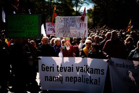 Vilniuje – daugybė protestuotojų prieš NT mokestį: vadina nelogišku, reikalauja apskritai netaikyti 