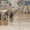 Sumaištis Ispanijoje: dėl potvynių atšaukta dalis skrydžių, nuo bėgių nuslydo traukinys