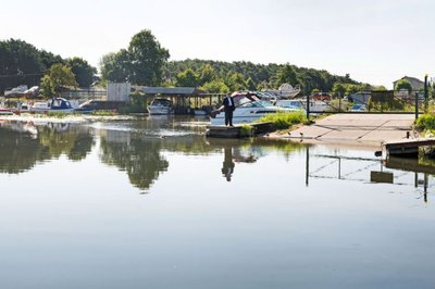 Po metų atvykus į valtininkų uostelį nustebino jo vaizdas - jis gerokai išvalytas, nebėra toks apžėlęs