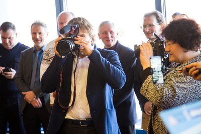 B. Vanagas susirinkimo metu į rankas paėmė ir fotoaparatą