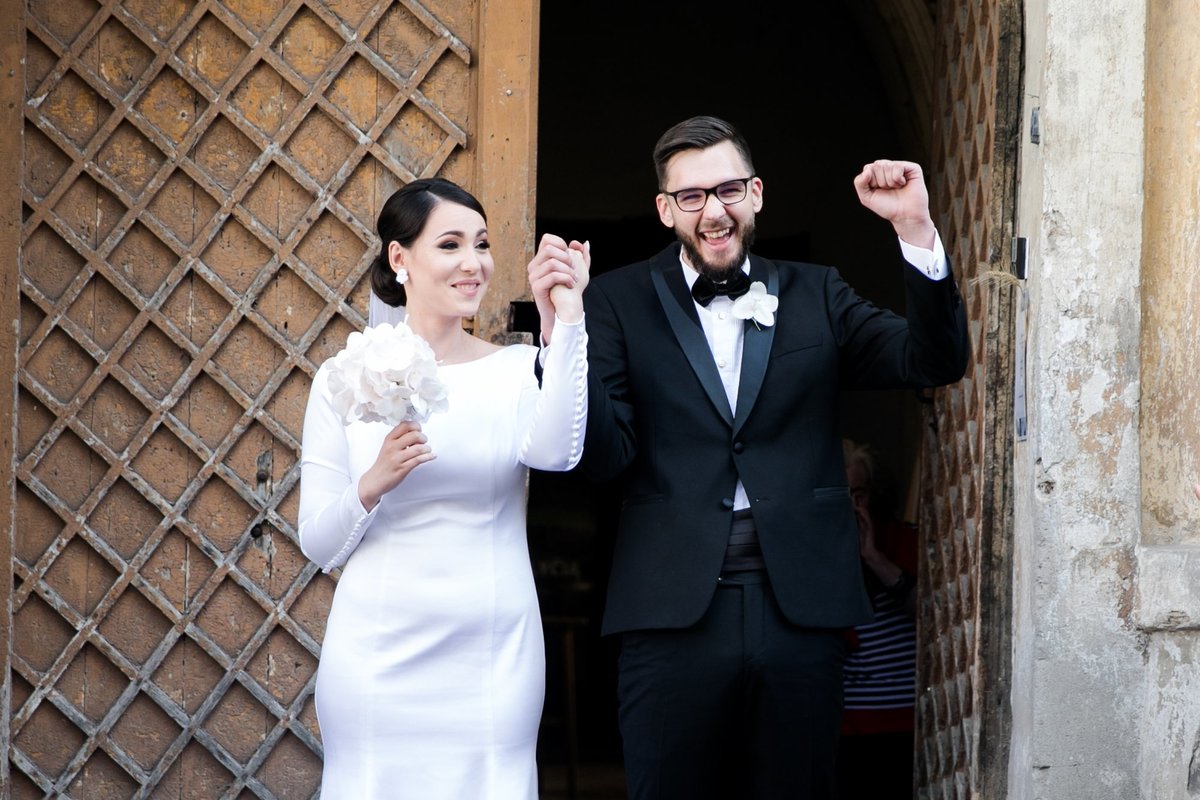 Humoristas Vaidotas Šiožinis vedė savo mylimąją: pasveikinti atėjo ir Paulius Ambrazevičius - Delfi veidai