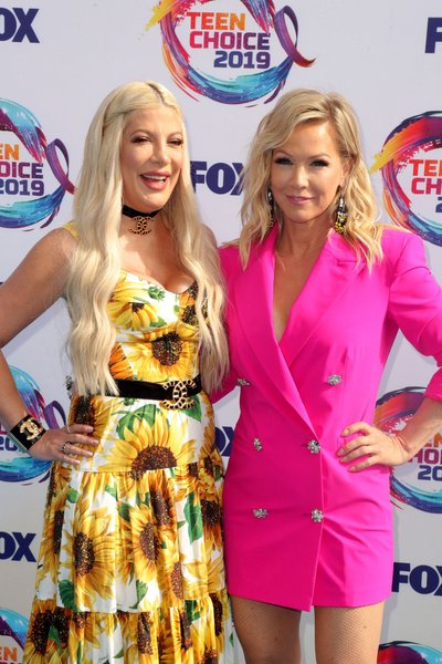 Tori Spelling ir Jennie Garth