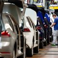 Europos automobilių pramonė prašo peržiūrėti Žaliąjį kursą – kitaip teks nebegaminti milijonų mašinų arba mokėti milijardines baudas