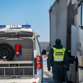 Girtutėlio vyro vairuojamas sunkvežimis su dujomis nuvažiavo nuo kelio