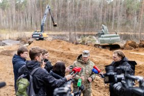 Gelbėjimo operacijos Pabradėje vadas: kur konkrečiai yra nuskendęs šarvuotis – nežinome