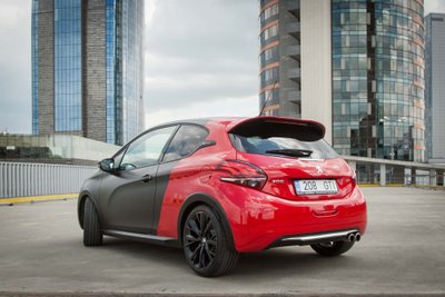 "Peugeot 208 GTI"