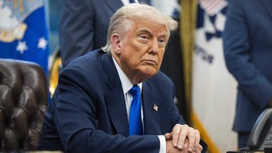 Trumpas pareiškė ketvirtadienį paskelbsiąs apie „reikšmingą“ prekybos susitarimą su „didele šalimi“
