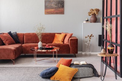 Aksominė sofa