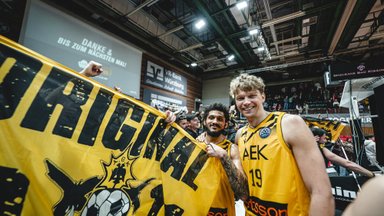 Kuzminskas ir AEK toliau nepralaimi ?empion? lygoje